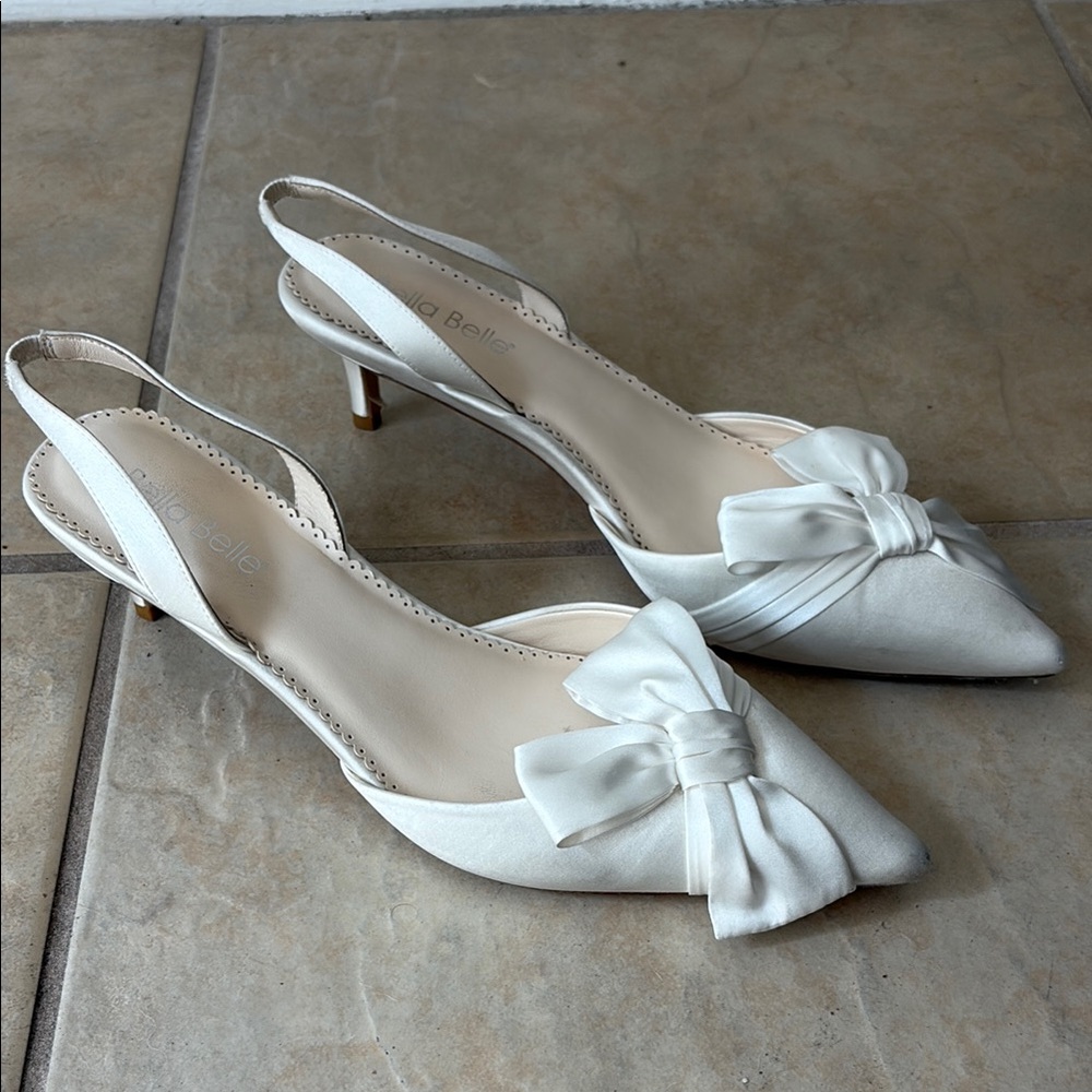 La Belle Women's White Satin Bow Shoes